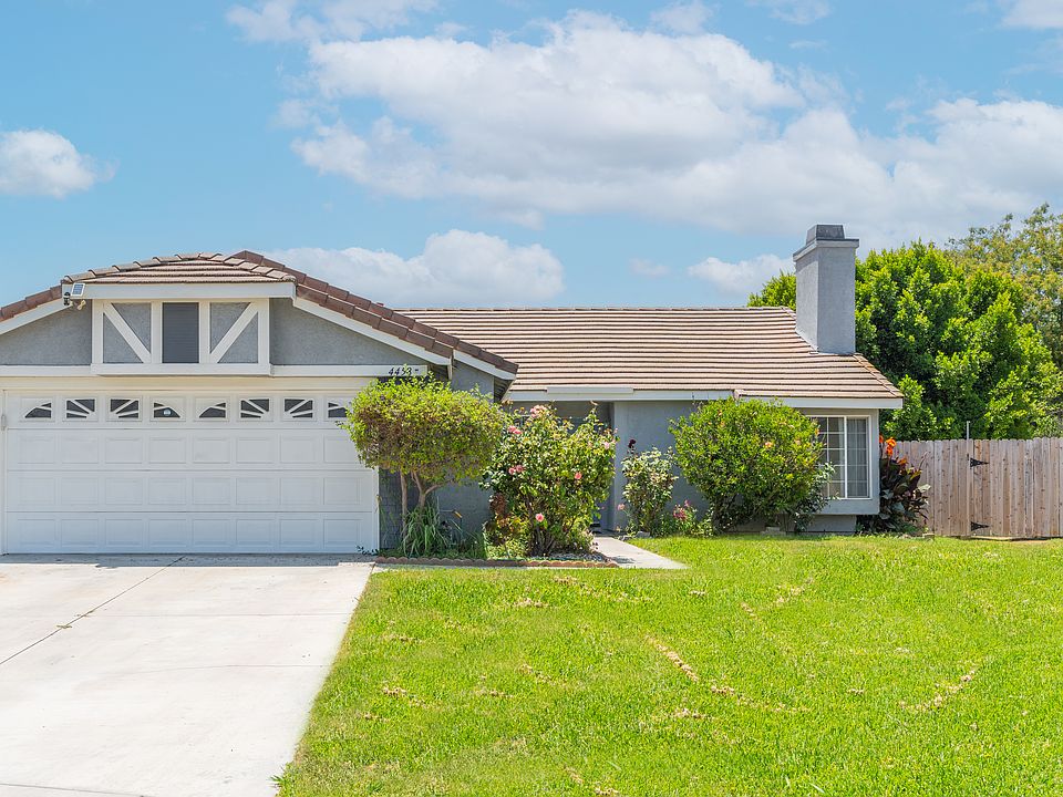 Charming Riverside rental on a quiet cul-de-sac ideal for long-term stays near Downtown, UCR, and Kaiser Permanente.