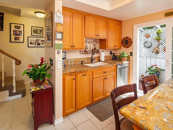 5th image of 736 F Ave Unit 5