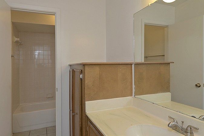 2nd image of 1221 Carverdale Dr