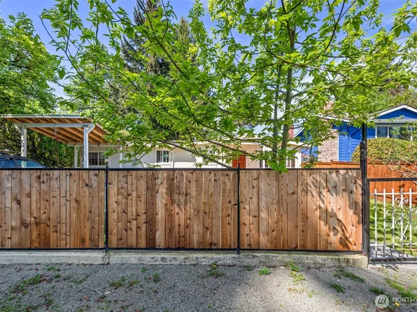 13721 37th Avenue NE, Seattle, WA 98125