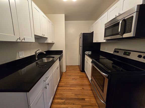 4th image of 1738 Green St #12