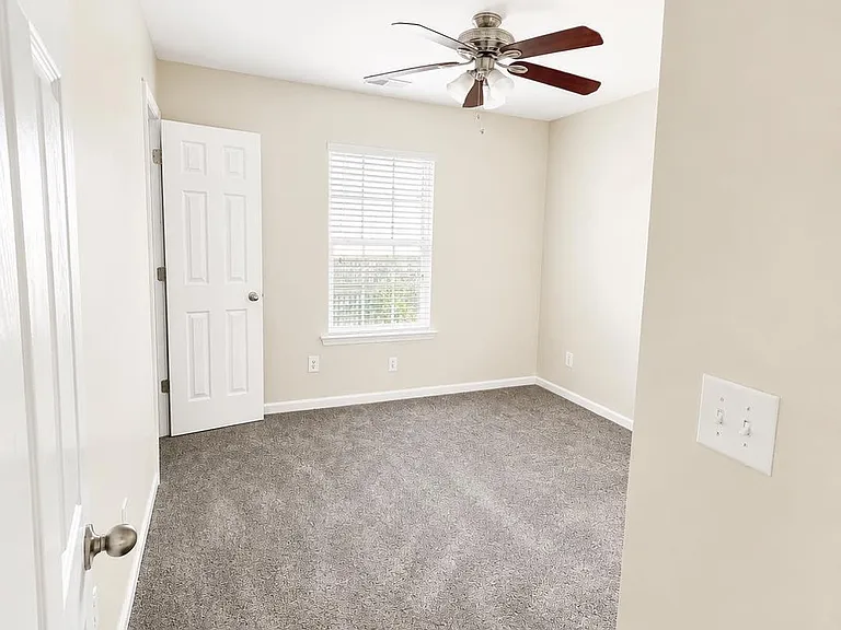 744 Jack Russell Ct — Photo 5