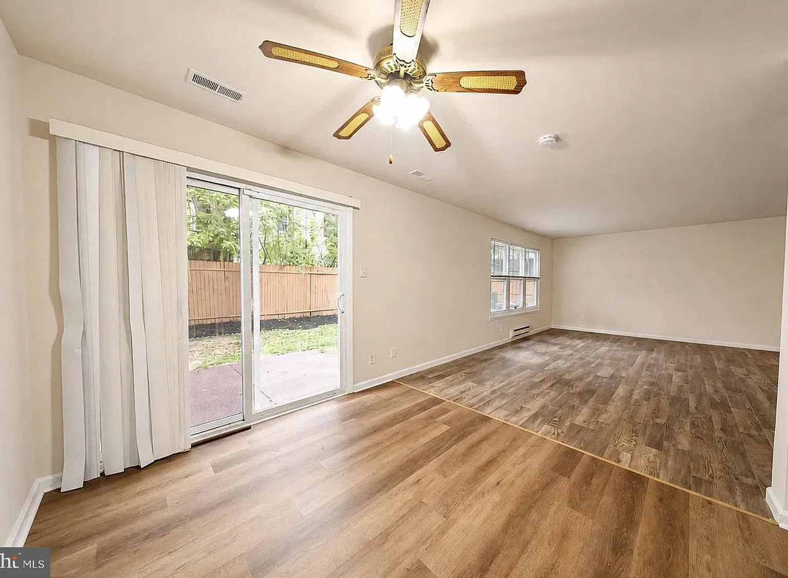 2 bed, 1.5 bath, 2416 sqft, $2,200 — Photo 3