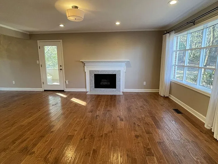 1515 E Franklin St #B-27 — Photo 9