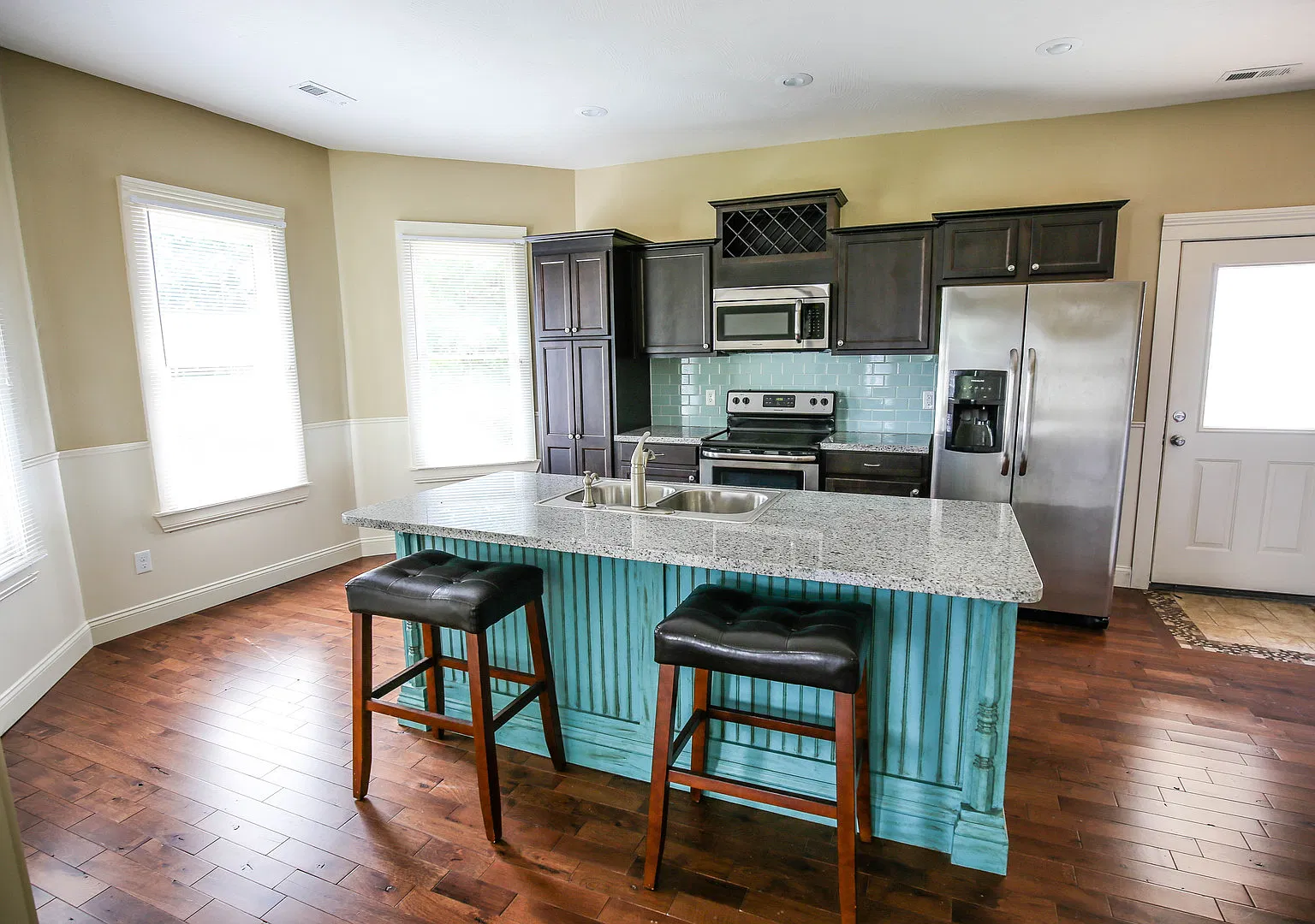 Walnut 1144 — Photo 3