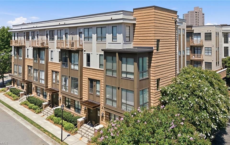 1st image of 810 W 4th St Unit 404