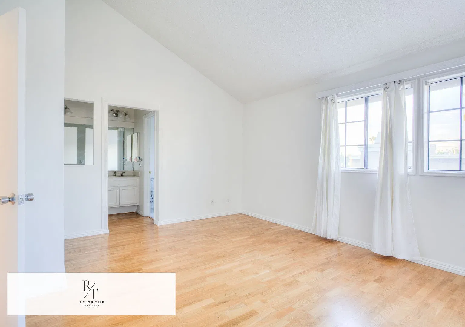 Bright 3-Bedroom Townhome with Private Patio & Community Amenities in Hacienda Heights ! — Photo 3