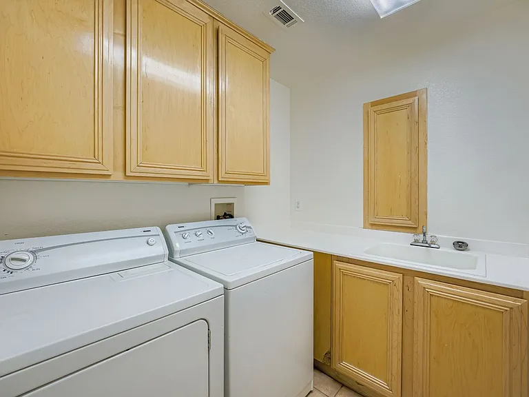 10701 Sapphire Vista Ave — Photo 16
