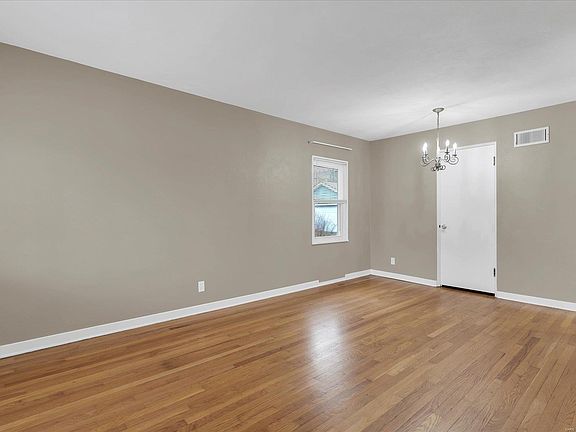 3rd image of 9528 Dana Ave