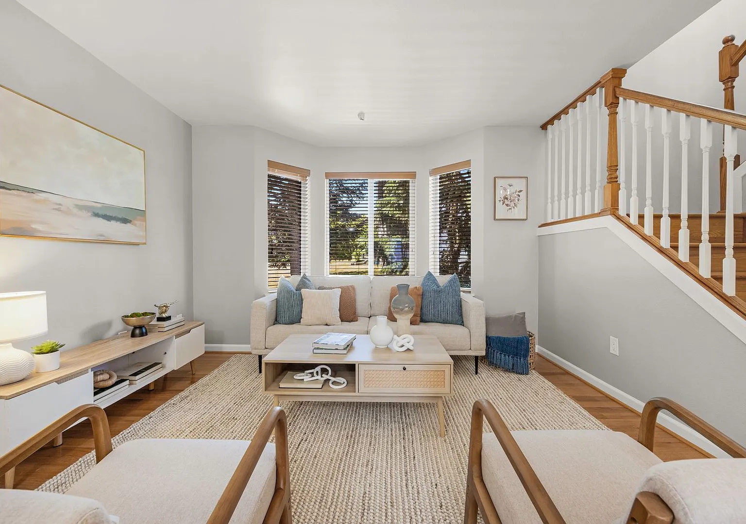 Spacious Townhome with 2 Car Garage — Photo 3