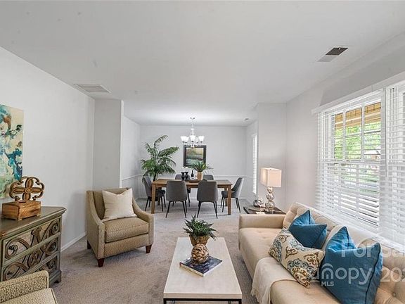 3rd image of 6325 Forest Way Dr