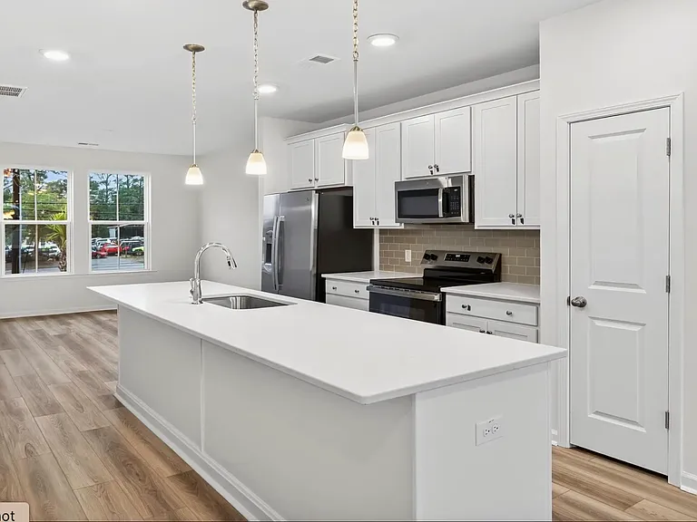 4633 Forest Hills Dr — Photo 8