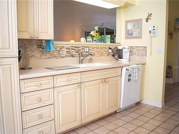 5th image of 8407 Creekview Ln