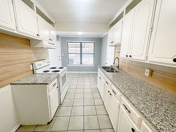4th image of 1216 NE 48th St