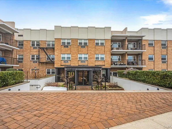 10 Lenox Road #2F, Rockville Centre, NY 11570