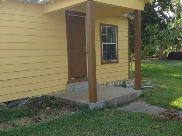 507 S Houston St, Wolfe City, TX 75496