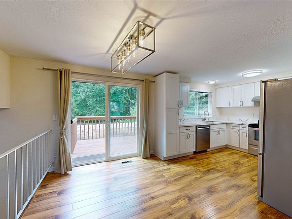 3rd image of 1510 Riverview Drive NE