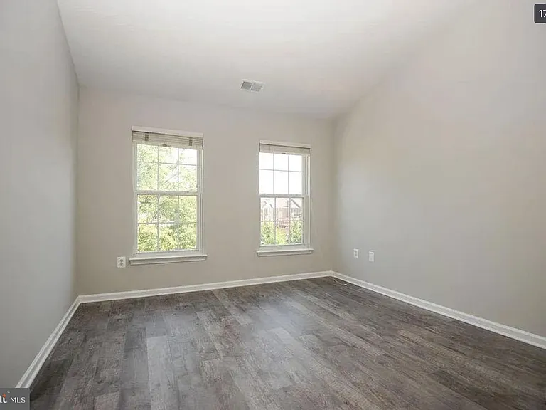 6251 Clara Edward Ter — Photo 17