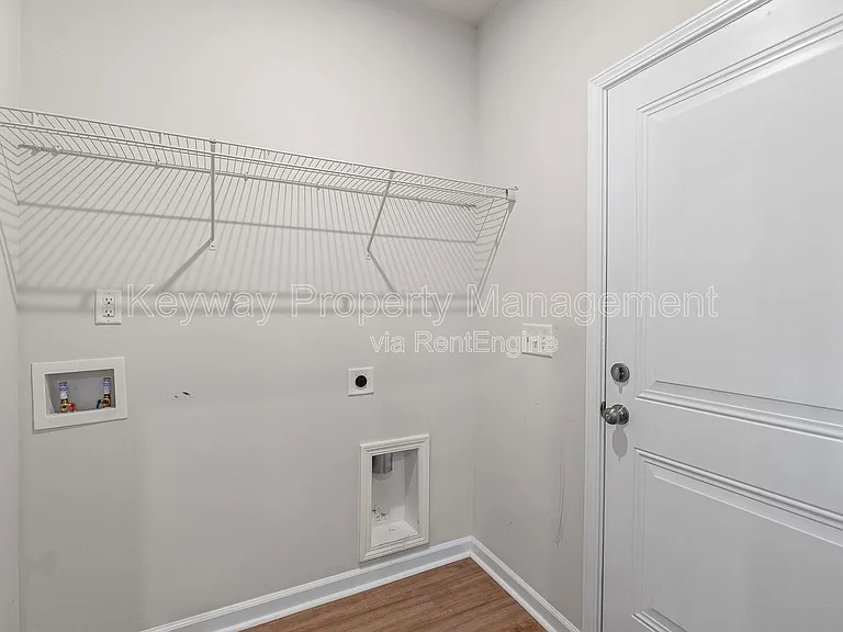651 Manitou Cir — Photo 10