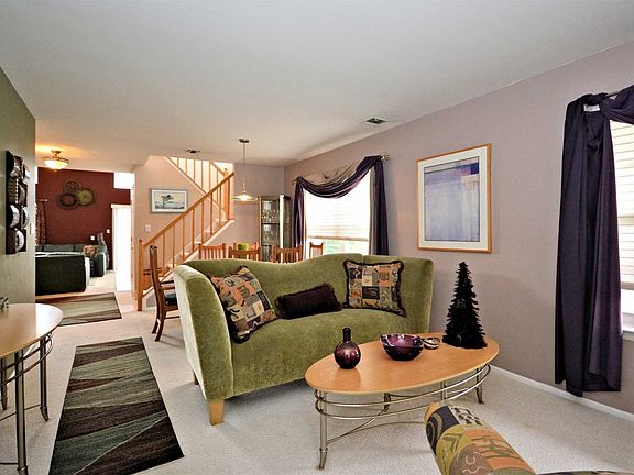 3rd image of 71 Fairlawn Dr