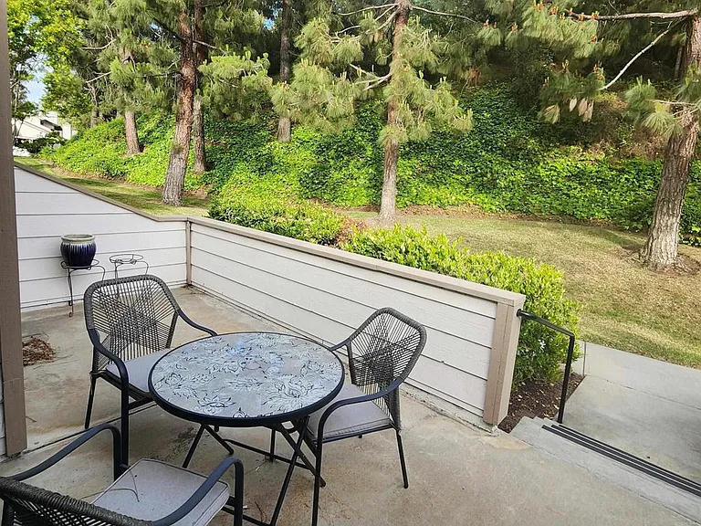 4531 Chateau Dr — Photo 5