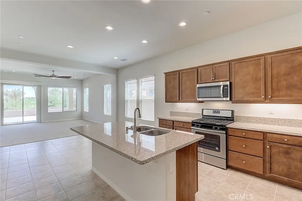 3 bed, 1657 sqft, $3,400 — Photo 3