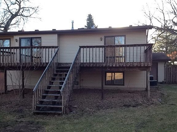 5th image of 10542 Pierce St NE