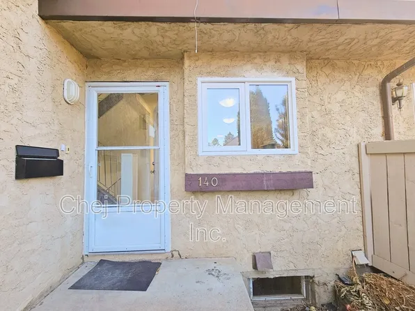 140 Royal Ter NW #140, Edmonton, AB T6J 4R2