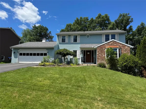 581 Sequoia Ln, Vestal, NY 13850