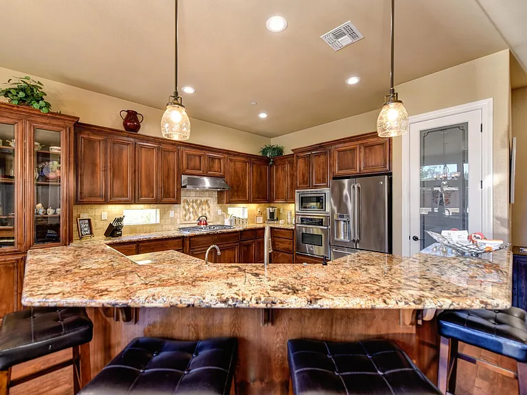1410 W Colonial Pkwy — Photo 6