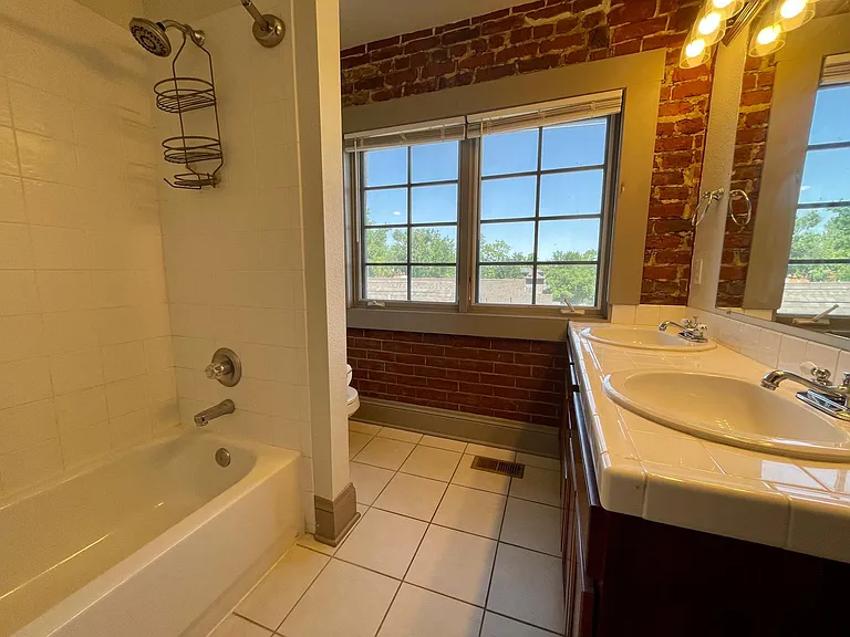 Upstairs full bathroom