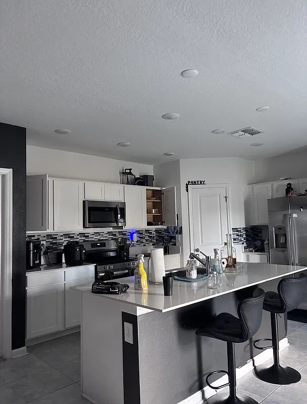 4 bed, 2.5 bath, 1933 sqft, $2,150 — Photo 2