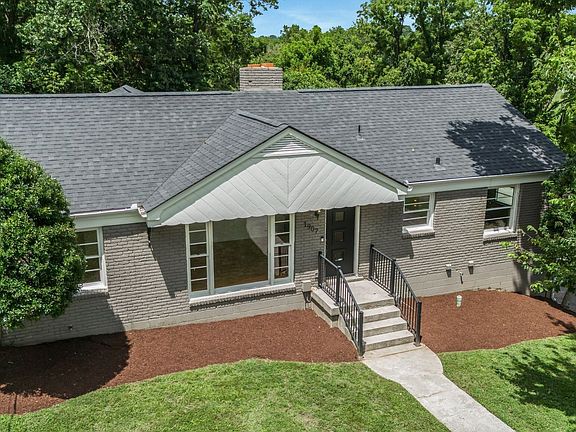 3rd image of 1907 Oakhill Dr