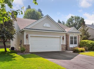 10916 Thone Rdg, Woodbury, MN 55129