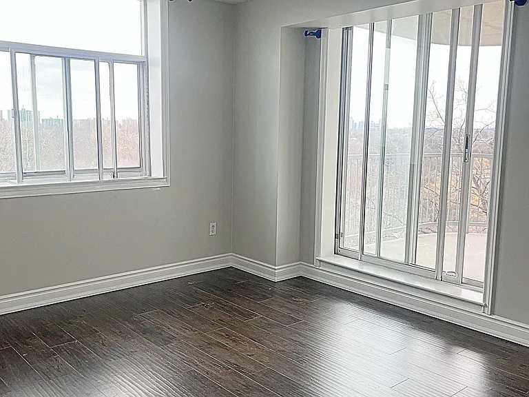 3559 Eglinton Ave W #611 — Photo 3