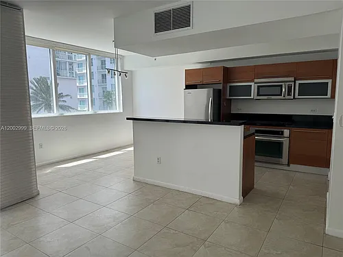 253 NE 2nd St #1108 Photo 1