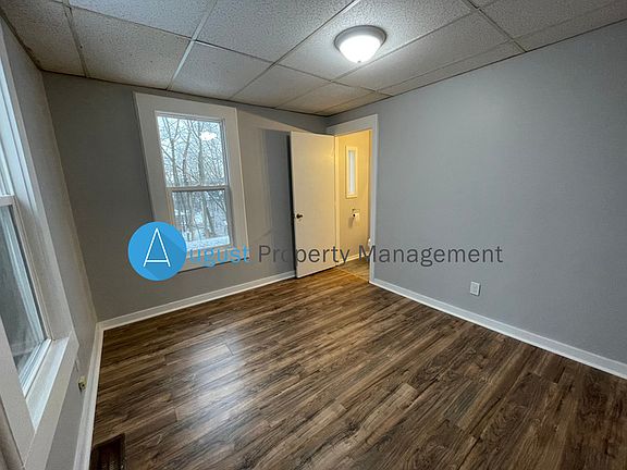 3rd image of 304 Ingleside Ter Unit A