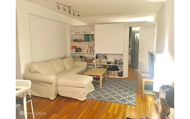 Rented by Douglas Elliman | media 23