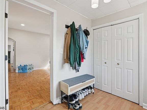 5th image of 471 Harding Ave