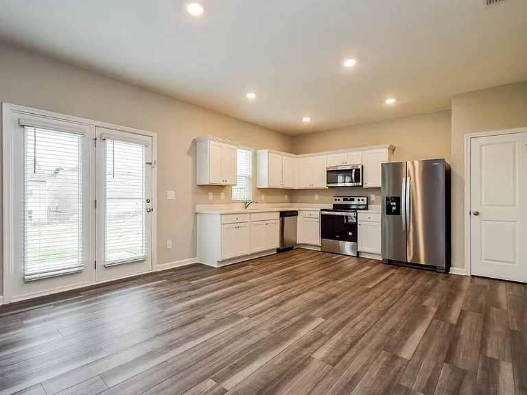 526 Knightsbridge Ln — Photo 6