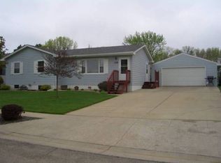 319 27th St NW, Watertown, SD 57201
