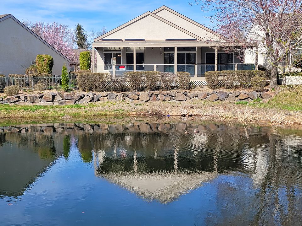 Waterfront Home on Horn Rapids Pond