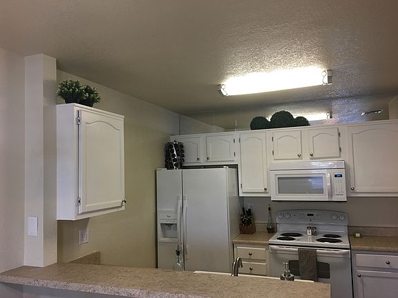 Kitchen, appliances stay