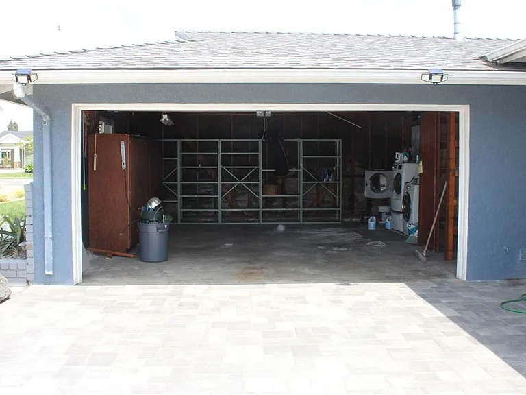 5192 Robinwood Dr — Photo 2
