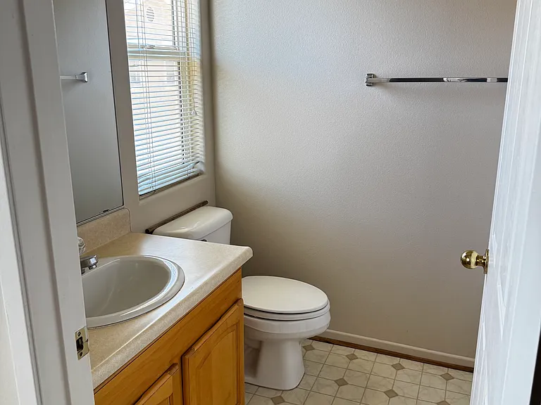 20802 Seine Ave #4 — Photo 9