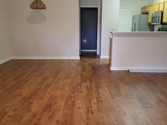 2nd image of 468 Sherwood Oaks Dr