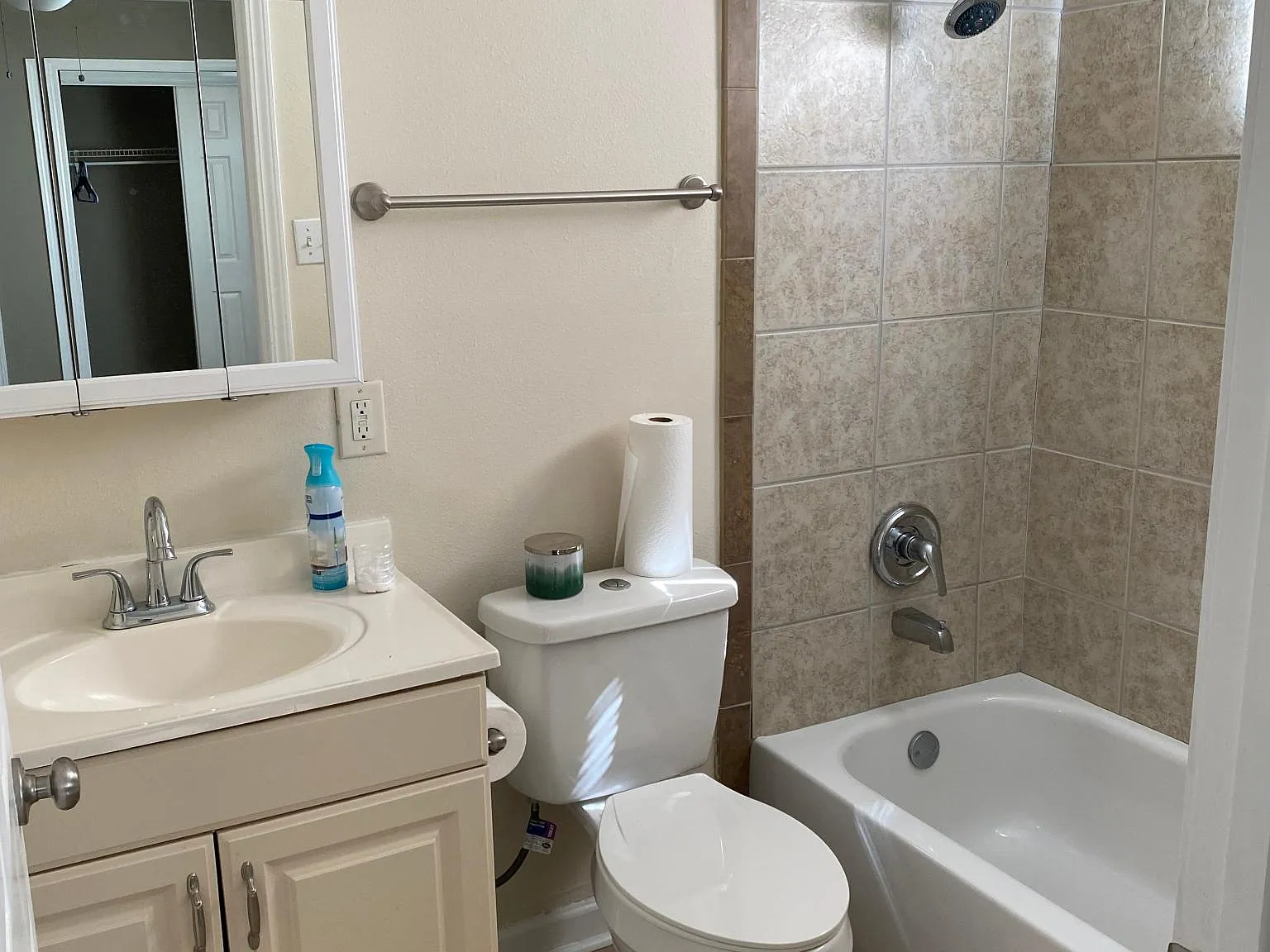 3 bed, 1300 sqft, $1,575 — Photo 3