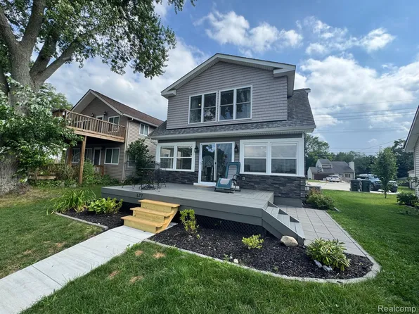 677 King Cir, Lake Orion, MI 48362