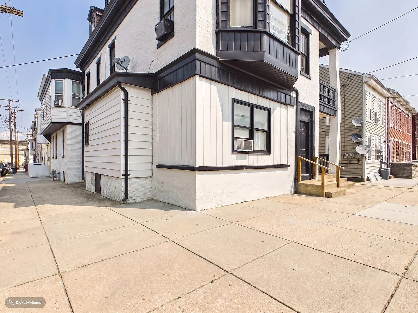 597 W Philadelphia St — Photo 2