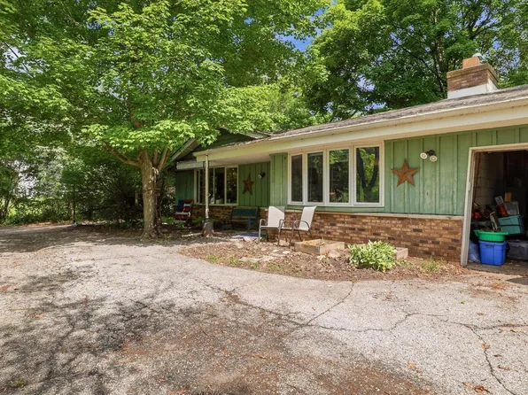 S85W30520 Stoneridge DRIVE, Mukwonago, WI 53149
